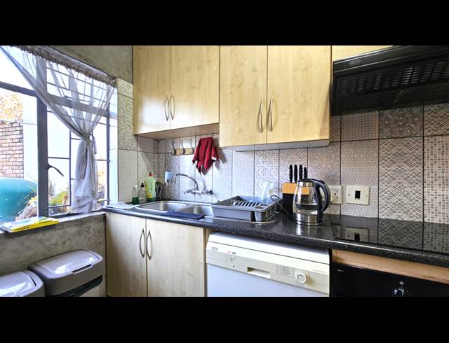 3 BEDROOM TOWNHOUSE FOR SALE IN MORELETA PARK